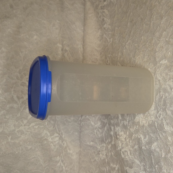 Tupperware: Container with Lid - Picture 4 of 8